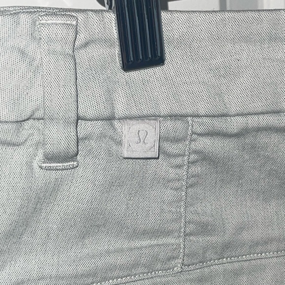 Lululemon Commission Classic-Fit Short 7" Warpstreme Seal Grey 2022 M7AJXS Sz 34 - Picture 6 of 7